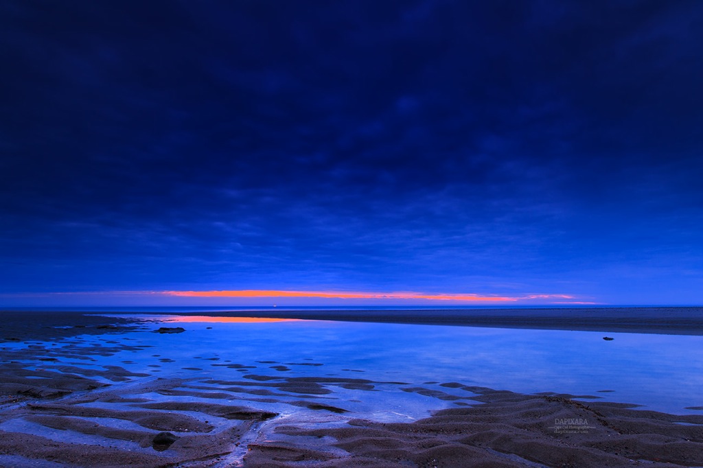Supernal Ocean sunrise today from Nauset beach, Orleans, Massachusetts. Dapixara Today's photos from Cape Cod https://dapixara.com