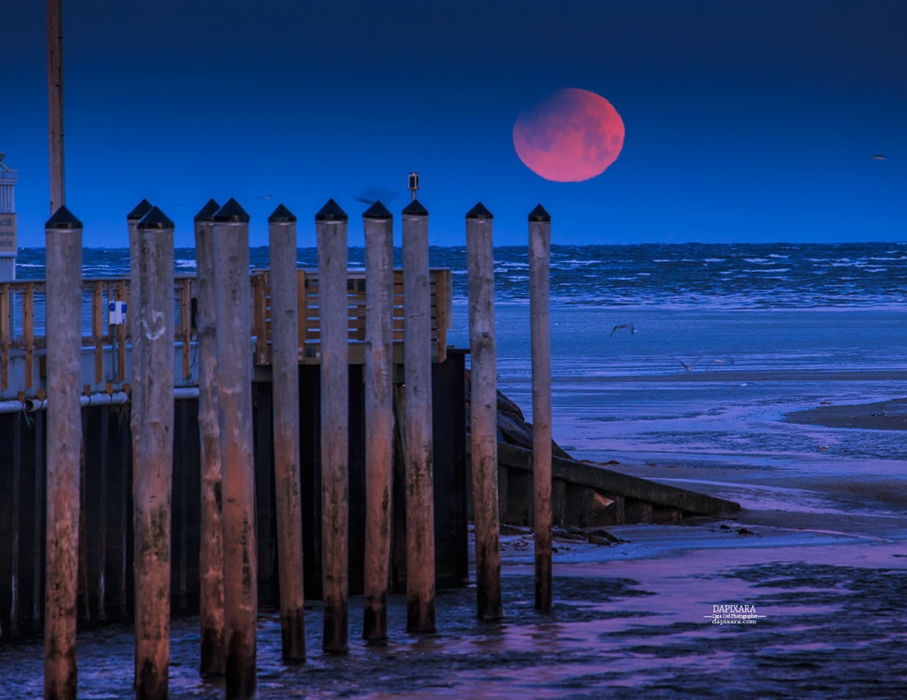 January 31, 2018 - The Super Blue Full Moon at Rock Harbor. Photo by Dapixara https://dapixara.com